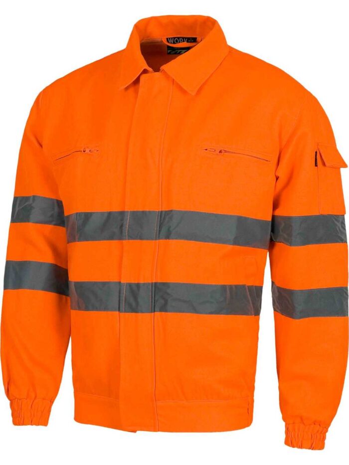 WorkTeam Cazadora Trabajo de Alta Visibilidad con Cintas Reflectantes. EN ISO 20471; Cremallera, 2 Bolsos Pecho. Hombre - Imagen 2