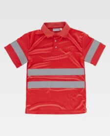 Polo de alta visibilidad de manga corta en poliéster ojo de perdiz con cintas reflectantes. Cuello clásico con tapeta de tres botones y cubrecosturas interior. Una cinta reflectante en mangas y dos en pecho y espalda. Tejido fresco y ligero de alta permeabilidad al aire. Transpirable, de fácil secado y resistente al encogimiento. Cuello en punto canalé. Abertura en los laterales.