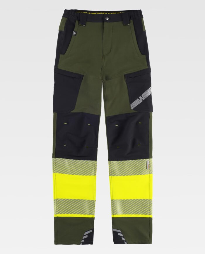Pantalón elástico tricolor combinado con alta visibilidad y cintas reflectantes segmentadas. Dos bolsos de abertura inclinada en los costados, dos bolsos laterales de plastón con cierre de cremallera y bolsos superpuestos. Dos bolsos traseros interiores. Cortes decorativos con pinza en rodilla. Dos cintas reflectantes segmentadas termoadhesivas en perneras. Cinta decorativa personalizada en bolso de pernera. Elástico en los laterales de la cintura. Trabillas anchas. Detalles reflectantes.  Cierre de botón metálico y bragueta de cremallera. - Imagen 3